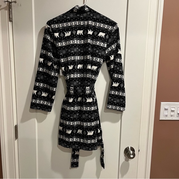 Old Navy Robe - Picture 3 of 8